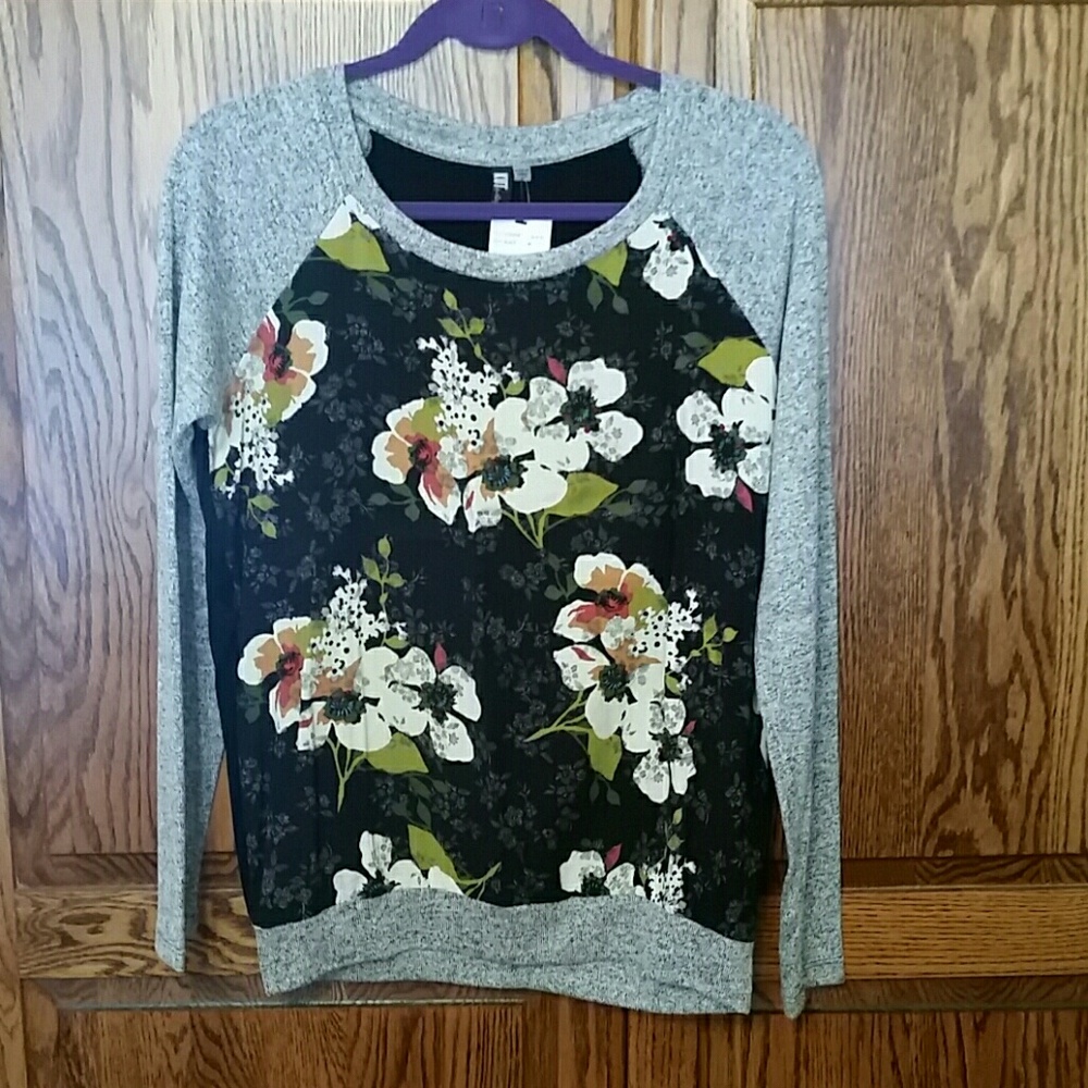 Kut from the cloth mixed material top.